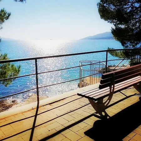 Suzie Q - Intermezzo With Sea View Apartment Rabac